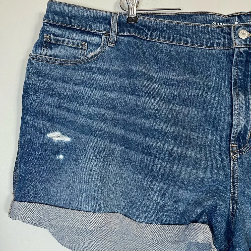 Old Navy NEW Boyfriend Mid Rise Distressed Jean Shorts Sz 30